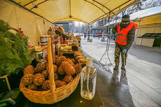 Количество посетителей на фермерских рынках и ярмарках упало вдвое