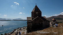 Армянское озеро Севан - в списке самых доступных мест отдыха в Европе