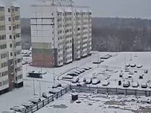 В двух российских регионах выпал снег и попал на видео