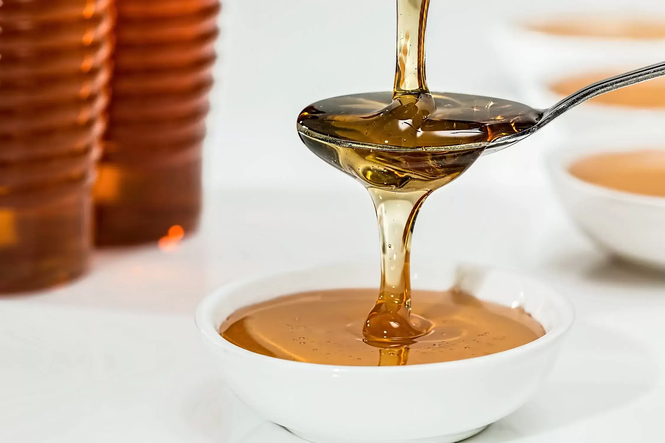 Почему мед нельзя запивать горячим чаем