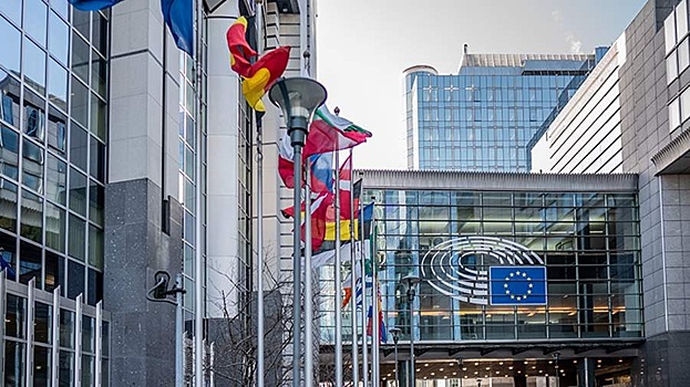 WP: Европе пора «показать зубы» США, чтобы ее не «съели»