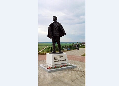 В Калужской области открыт памятник выдающемуся переводчику Николаю Любимову