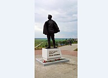 В Калужской области открыт памятник выдающемуся переводчику Николаю Любимову