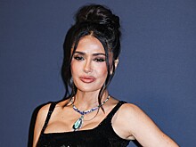 Сальма Хайек попала на обложку журнала Sport Illustrated