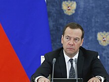 Медведев поздравил худрука ансамбля имени Моисеева с юбилеем