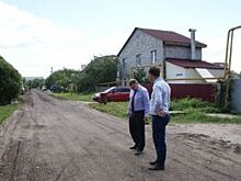 Дорогу на улице Политотдельской в Нижнем Новгороде покрыли гранулятом