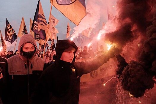Украинские националисты сорвали митинг за русский язык