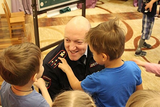 Сотрудники ГИБДД ЗАО провели утренник по ПДД в детском саду № 1007