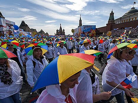 Более ста тысяч человек приняли участие в шествиях 1 мая в Москве