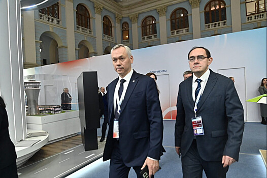 Губернатор Андрей Травников обсудил реконструкцию аэропорта Толмачево на форуме в Москве
