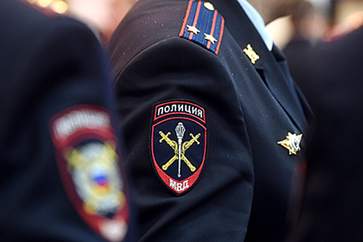Суд в Москве арестовал пойманного на взятке в 230 тысяч долларов полицейского