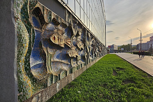 Художник Александр Казарин рассказал, как сохраняют уникальную советскую мозаику