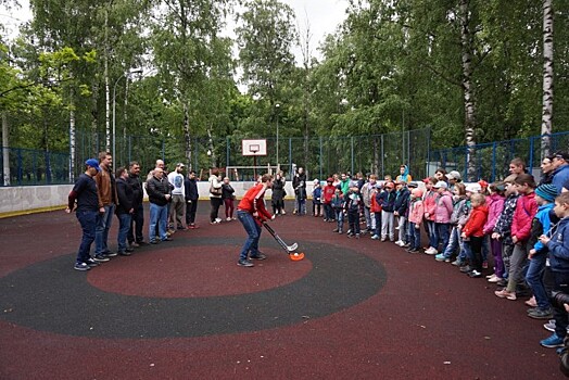 Подростки из Центров социальной помощи семье и детям приняли участие в мастер-классе по флорболу
