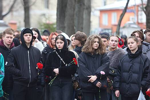 Толпа поклонников пришла попрощаться с Пашей Техником в Москве