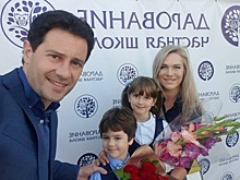Виктория Макарская показала, как 8-летняя дочь делает уроки с младшим братом
