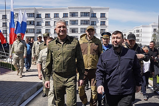 Тимур Иванов и Денис Пушилин проверили военные стройки в Мариуполе