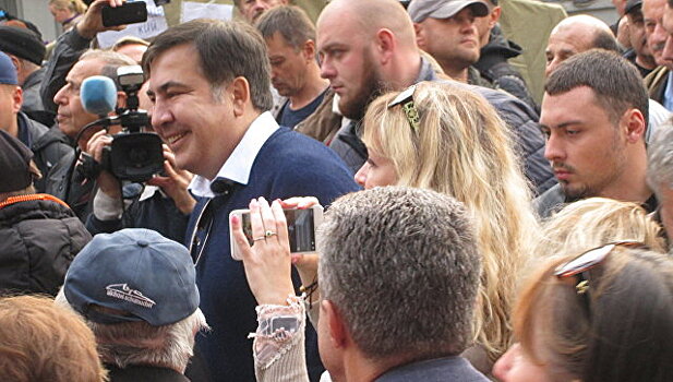 Саакашвили призвал продолжать акцию протеста у Рады