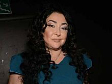 Фотограф Пугачевой поделился фото практически лысой Лолиты с Сюткиным на «Песне года-1996»