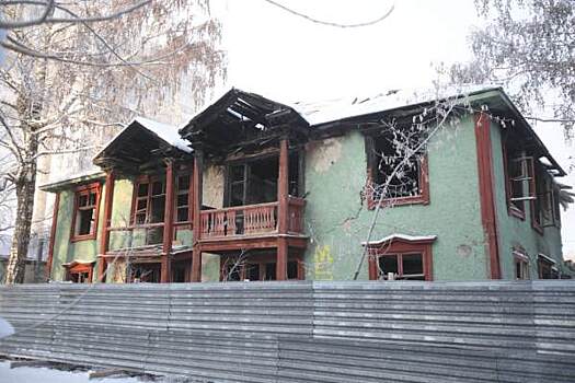 В Екатеринбурге на Эльмаше снесли первый дом по программе КРТ