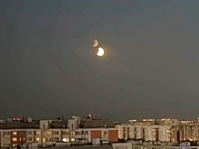 Редчайшее лунное затмение над Москвой попало на видео