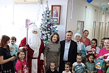 Глава района поздравил с Новым годом юных пациентов Выселковской ЦРБ