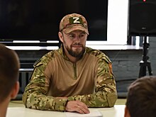 Военкор Михаил Суриков встретился с молодыми спортсменами