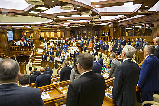 Завидные женихи и невесты из молдавского парламента