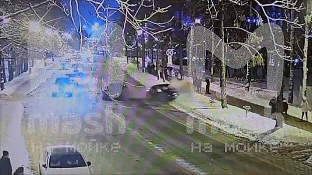 Момент аварии с участием Басты попал на видео в Петербурге