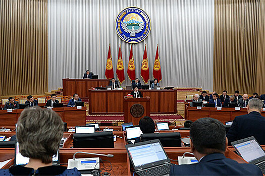Парламент Киргизии принял закон о возможности уголовного преследования экс-президентов