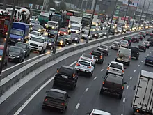 Водителям напомнили об опасности езды задом на МКАД