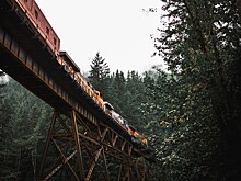 В Индии школьник погиб под поездом из-за игры