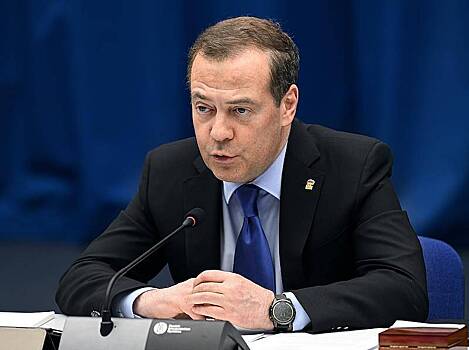 Медведев обратился к Макрону и Шольцу по итогам выборов в Европарламент