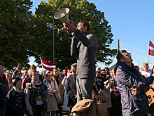 Массовую акцию против ковидных ограничений в Риге показали на видео