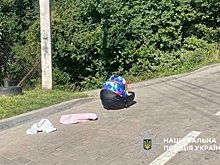 Украинец оставил младенца на крыше машины, поехал дальше и уронил его