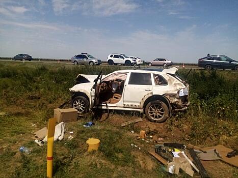 Водитель Porsche погиб, пассажир в больнице: смертельное ДТП произошло в Ростовской области