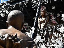 "Это место свиданий и первых поцелуев" — в Казани появилась скульптура, посвященная любви