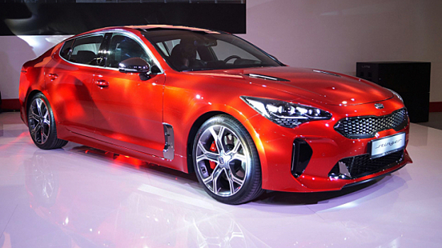 Появление KIA Stinger в российских автосалонах ожидают в начале 2018 года