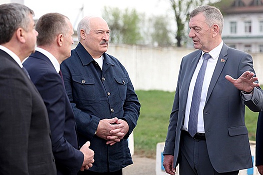 Лукашенко оценивает ход реконструкции агрокомплексов в Могилевской области
