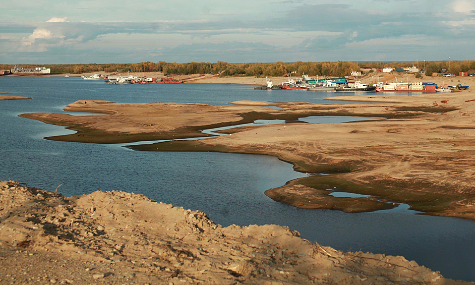По словам первого зампреда правительства Якутии Алексея Колодезникова, крайнее понижение уровня воды в Лене происходит каждые 10-12 лет. Аналогичные низкие уровни воды наблюдались в 1985 году.