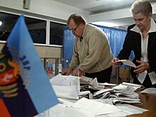 ЦИК ЛНР вручил первые удостоверения кандидата на выборы главы республики