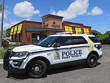 Американец попытался угнать патрульную машину с полицейским внутри