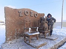 Якутский скульптор представил трон из навоза