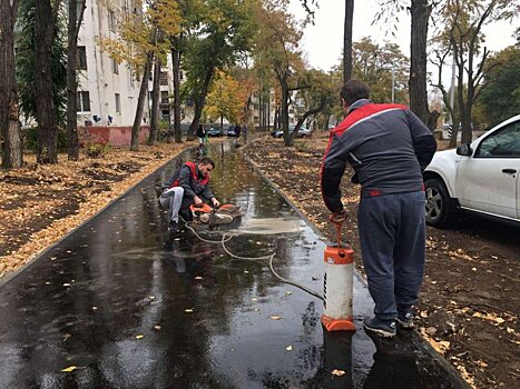 В Балакове были взяты на исследование образцы асфальта с новых тротуаров