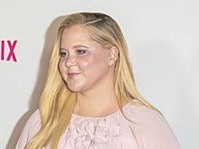 Похудевшая Эми Шумер сняла обручальное кольцо