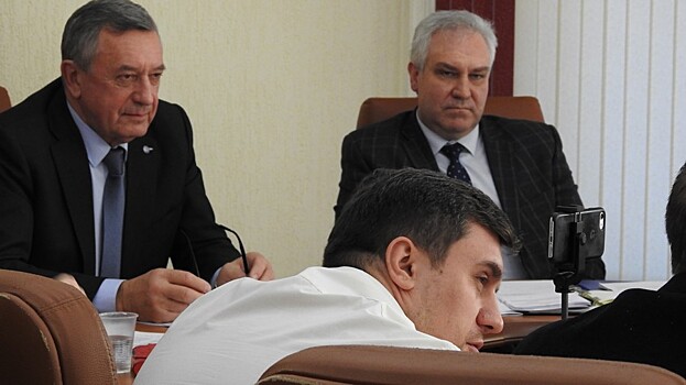 Коллеги пытаются запретить депутату-блогеру Бондаренко снимать заседания комиссии