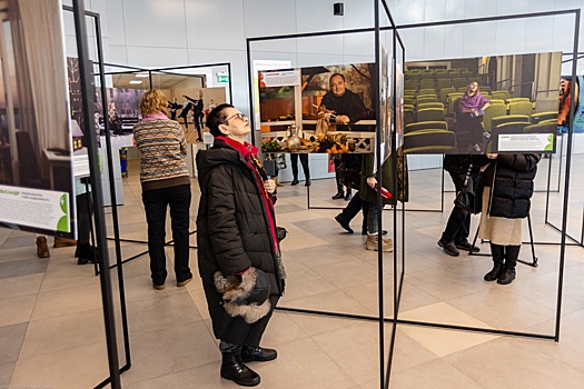 В аэропорту Хабаровска представили фотовыставку о бывших детдомовцах