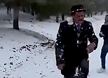 Репортера атаковали снежками в прямом эфире