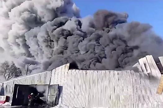 В Ростове-на-Дону вспыхнул крупный пожар на складе макулатуры