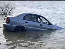 В Крыму машина съехала в водохранилище