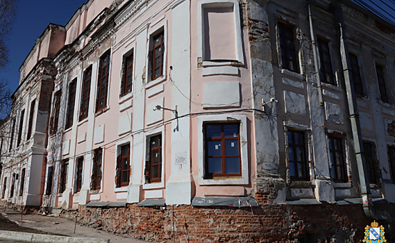 В Курске ремонт фасада электромеханического техникума на ул.Саровского завершится к 1 мая
